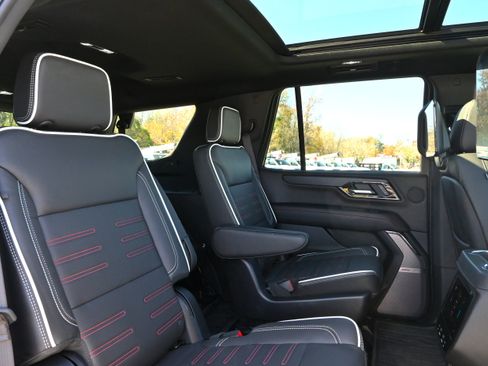 Used 2025 GMC Yukon AT4 Ultimate image 9