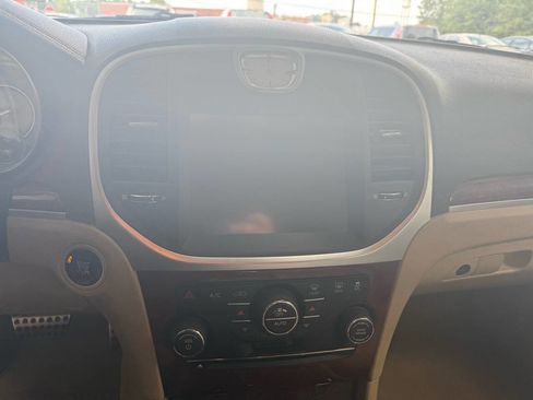 Used 2011 Chrysler 300 C image 10