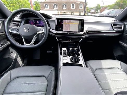 Certified 2025 Volkswagen Atlas Cross Sport SEL AWD/4WD image 12
