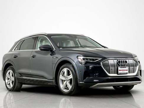 Used 2019 Audi e-tron Premium Plus image 7
