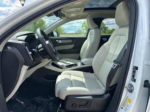 Certified 2023 Volvo XC40 B5 Ultimate w/ Protection Package Premier AWD/4WD image 12