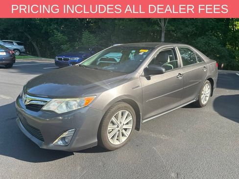 Used 2013 Toyota Camry XLE FWD image 3