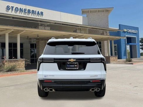 New 2026 Chevrolet Traverse High Country FWD image 5