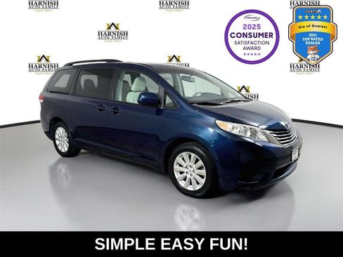 Used 2011 Toyota Sienna LE w/ Towing Pkg AWD/4WD image 1