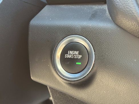 Used 2024 GMC Terrain SLT image 15