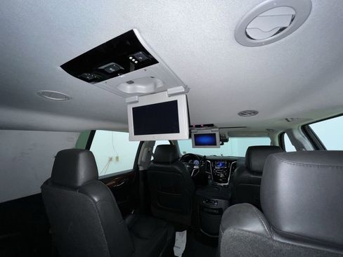 Used 2017 Cadillac Escalade ESV Luxury AWD/4WD image 28
