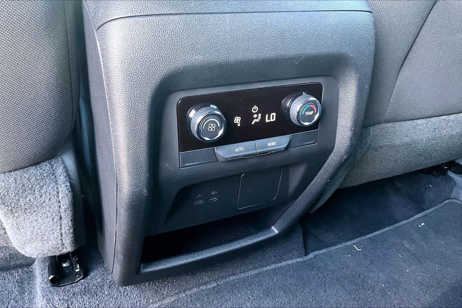 Used 2026 Chevrolet Traverse LT FWD image 30