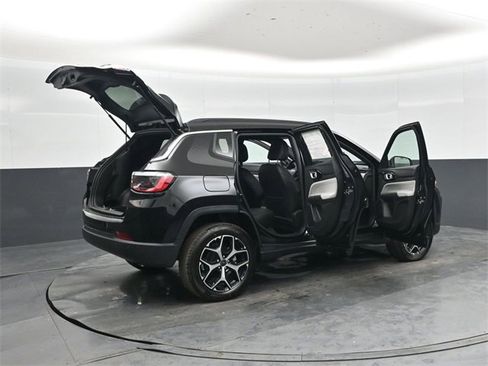 New 2026 Jeep Compass Limited w/ Mopar Graphics Package image 46