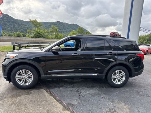 Used 2022 Ford Explorer XLT w/ Equipment Group 202A image 8