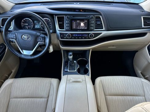 Used 2015 Toyota Highlander Plus AWD/4WD image 12