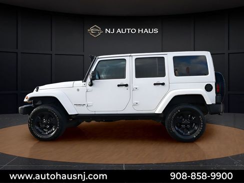Used 2015 Jeep Wrangler Unlimited Sahara image 4