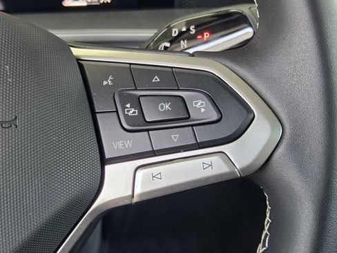 Certified 2025 Volkswagen Tiguan SE w/ Panoramic Sunroof Package AWD/4WD image 25