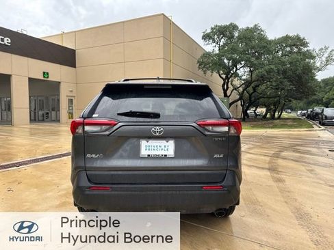 Used 2019 Toyota RAV4 XLE Premium FWD image 3