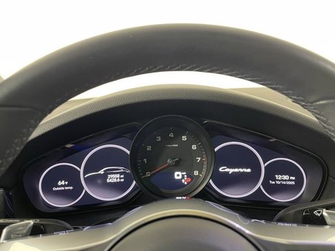 Certified 2023 Porsche Cayenne Platinum Edition image 29