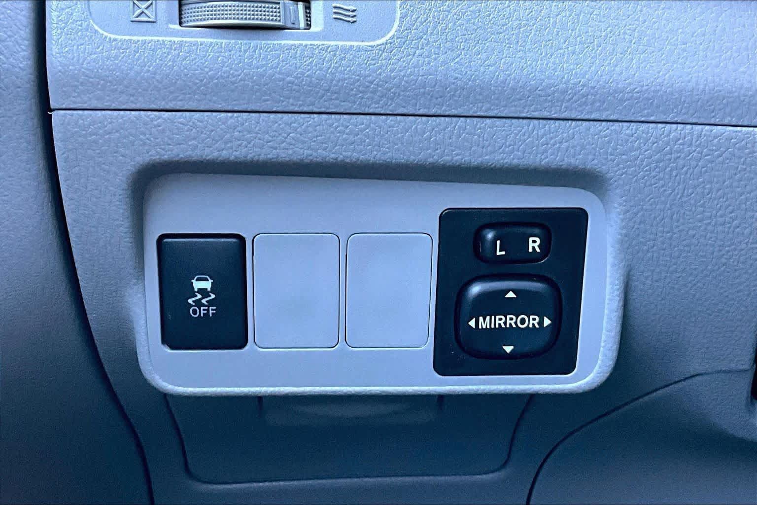 Used 2012 Toyota Corolla LE FWD image 35