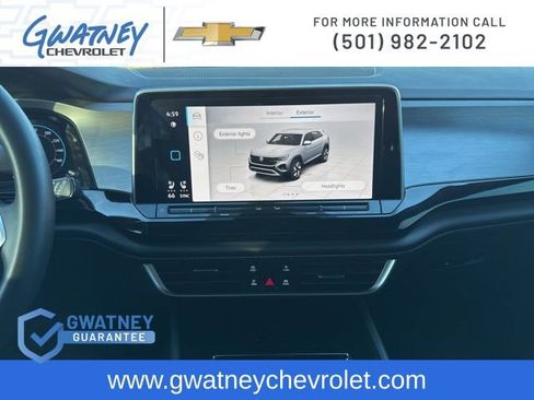 Used 2024 Volkswagen Atlas Cross Sport SE w/ Panoramic Sunroof Package image 18