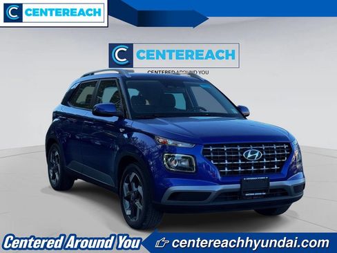 Used 2023 Hyundai Venue SEL FWD image 2