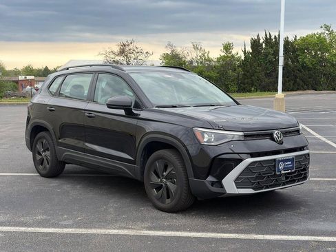 Used 2025 Volkswagen Taos S FWD image 3