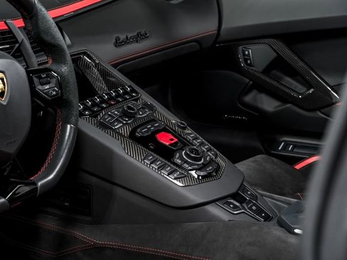 Used 2018 Lamborghini Aventador S image 23