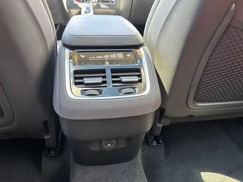 Certified 2025 Volvo XC90 B6 Plus AWD/4WD image 17