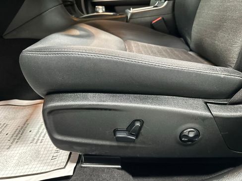 Used 2019 Chrysler 300 Touring RWD image 12