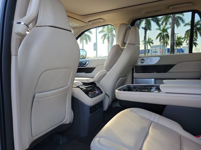 Certified 2021 Lincoln Navigator Reserve w/ Luxury Package AWD/4WD image 15