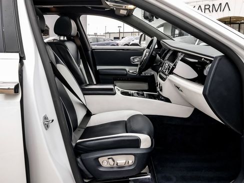 Used 2019 Rolls-Royce Ghost image 47