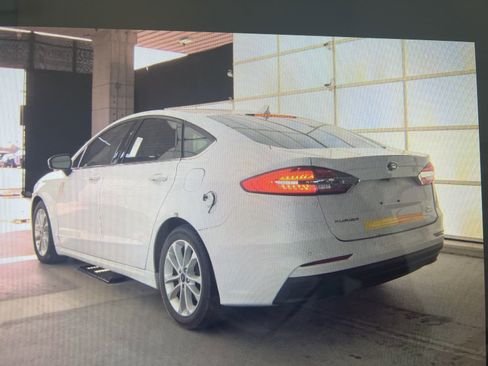 Used 2020 Ford Fusion SE image 4