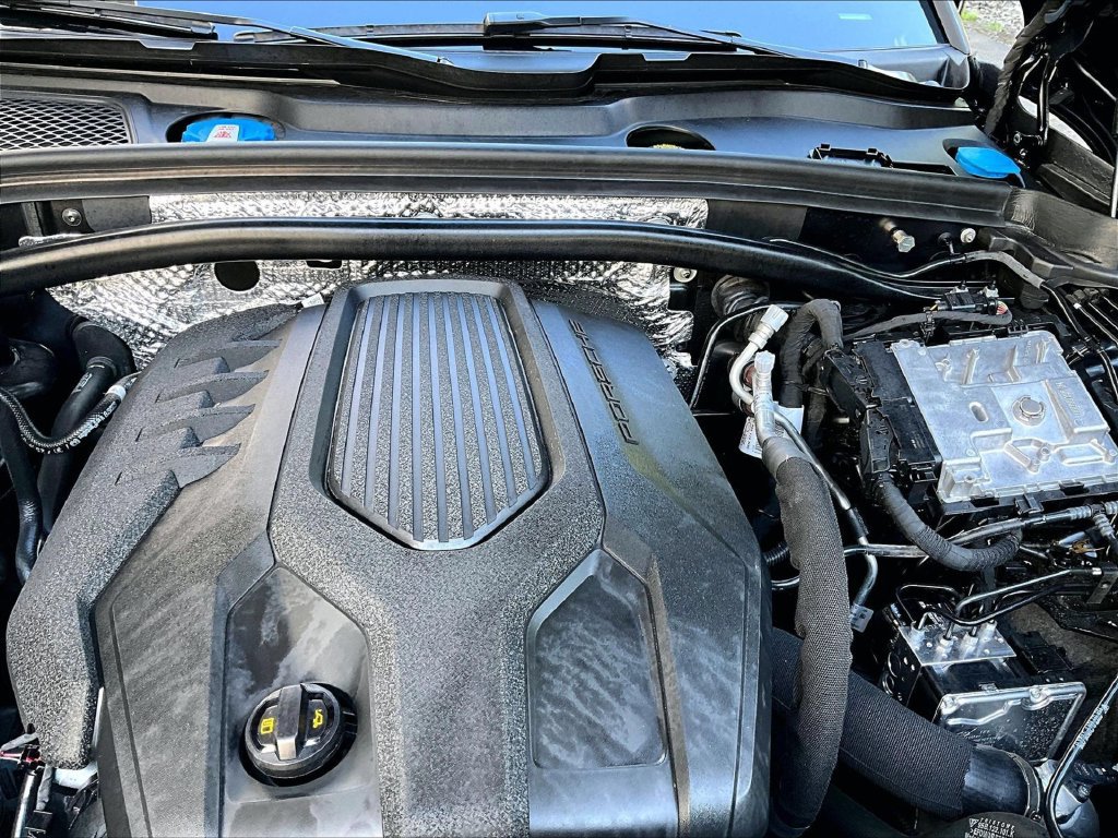Certified 2026 Porsche Macan AWD/4WD image 34