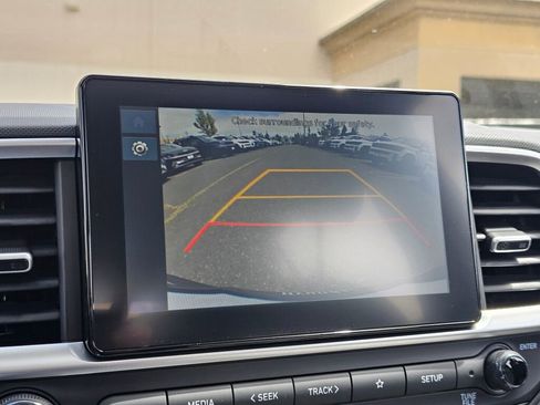 Used 2025 Hyundai Venue SEL image 16