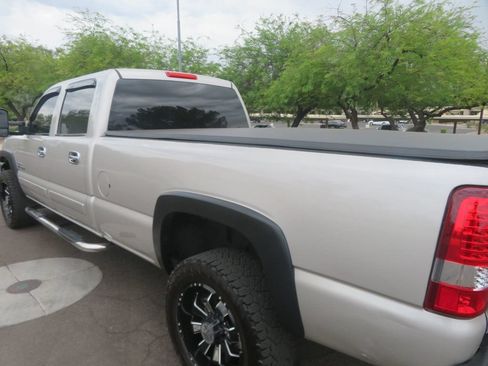 Used 2006 Chevrolet Silverado 2500 W/T w/ Heavy-Duty Power Package RWD image 7