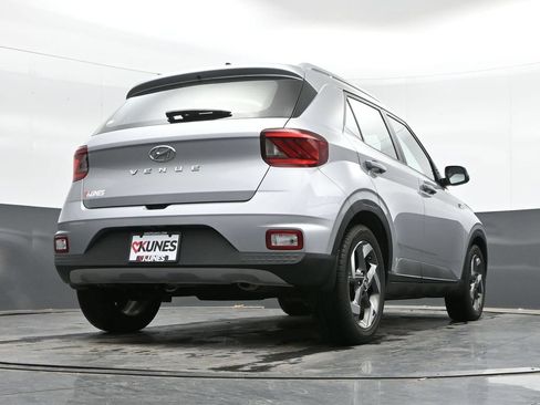 Used 2022 Hyundai Venue SEL FWD image 35