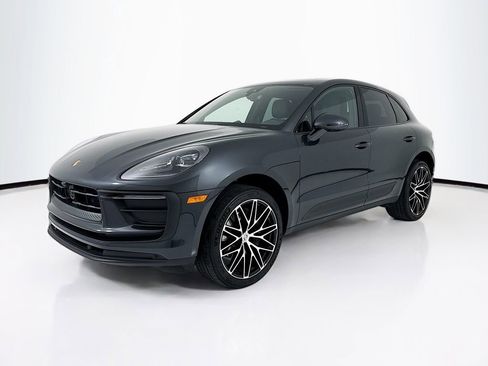 Certified 2025 Porsche Macan AWD/4WD image 1