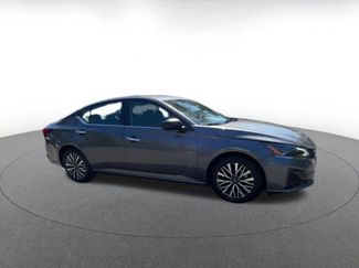 Used 2025 Nissan Altima 2.5 SV FWD video 2
