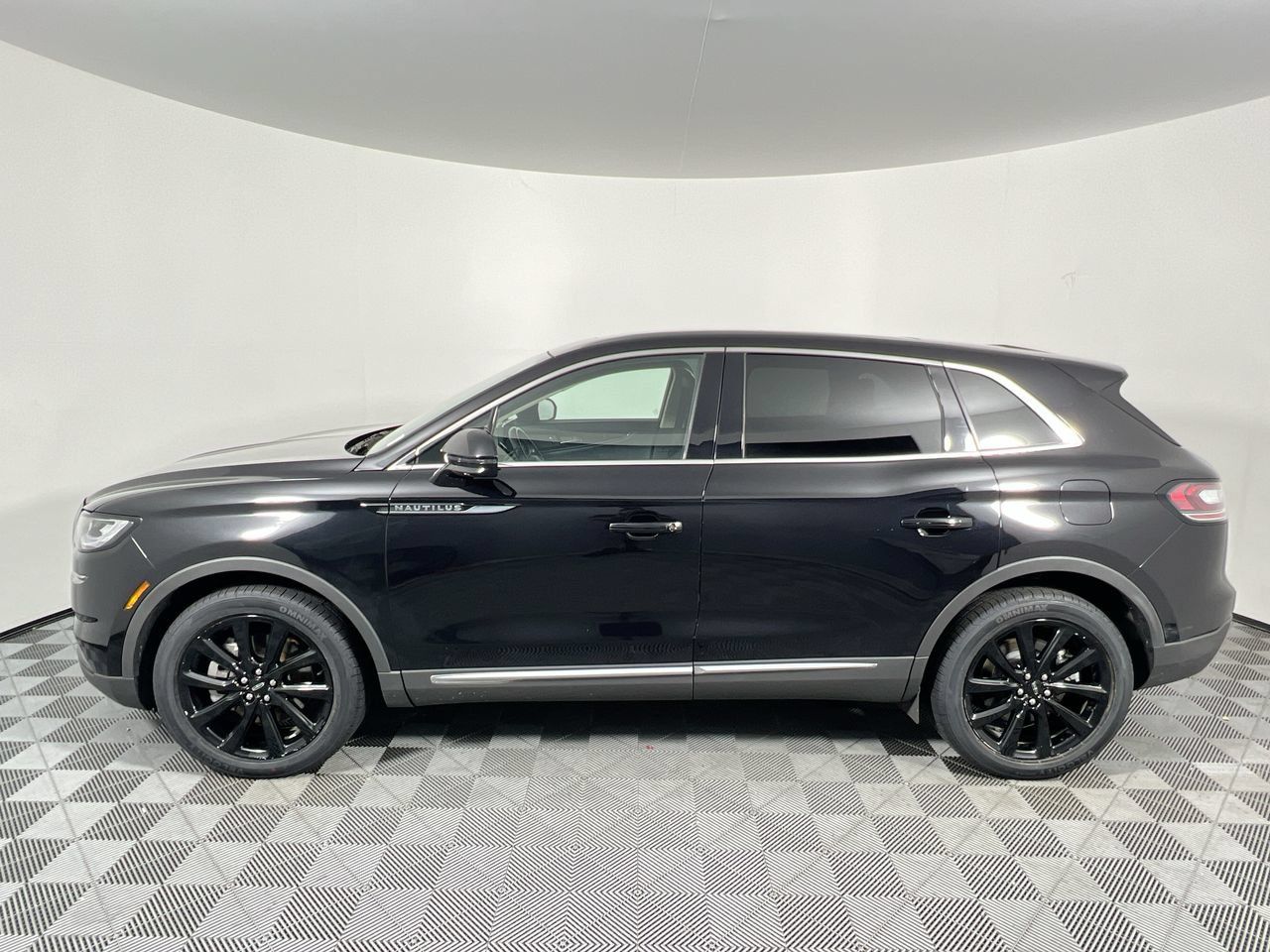 Used 2021 Lincoln Nautilus Reserve w/ Monochromatic Package AWD/4WD image 6