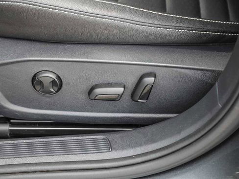 Used 2024 Volkswagen Jetta SE image 19