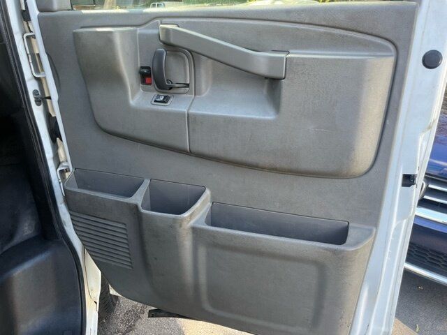 Used 2017 Chevrolet Express 2500 RWD image 19