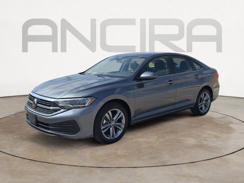 Used 2024 Volkswagen Jetta SE image 4