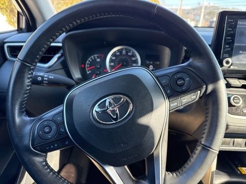 Used 2022 Toyota Corolla Cross LE image 28