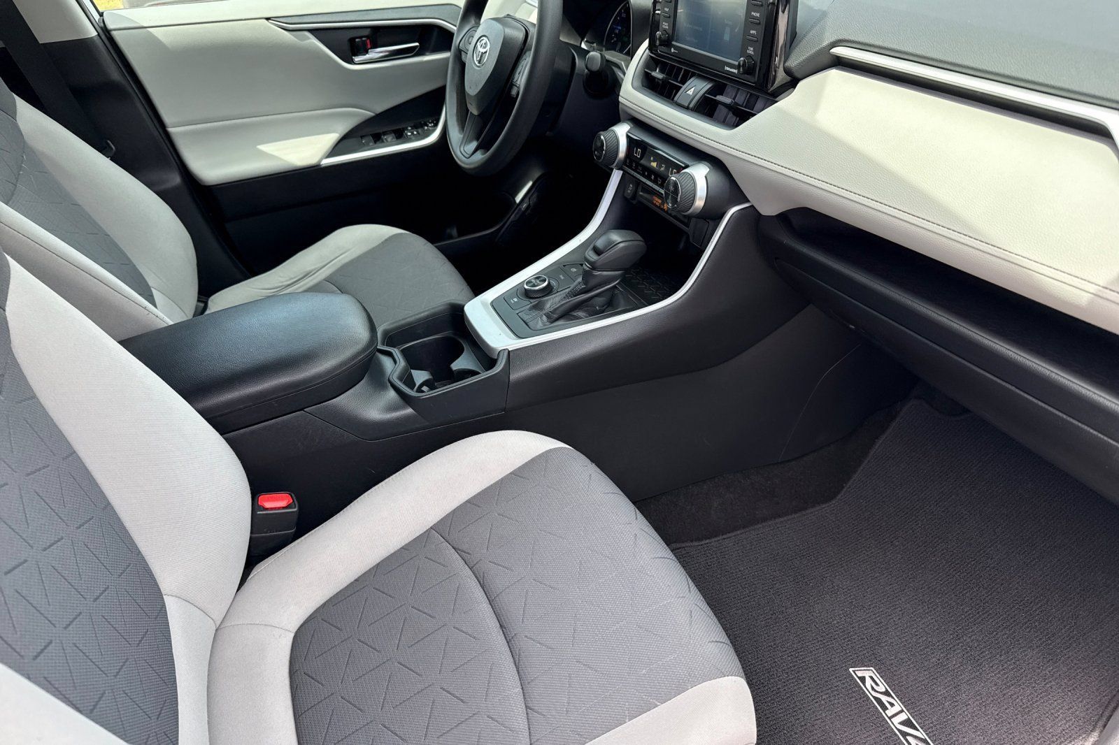 Used 2020 Toyota RAV4 XLE w/ Convenience Package AWD/4WD image 16
