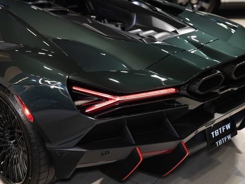Used 2024 Lamborghini Revuelto AWD/4WD image 8
