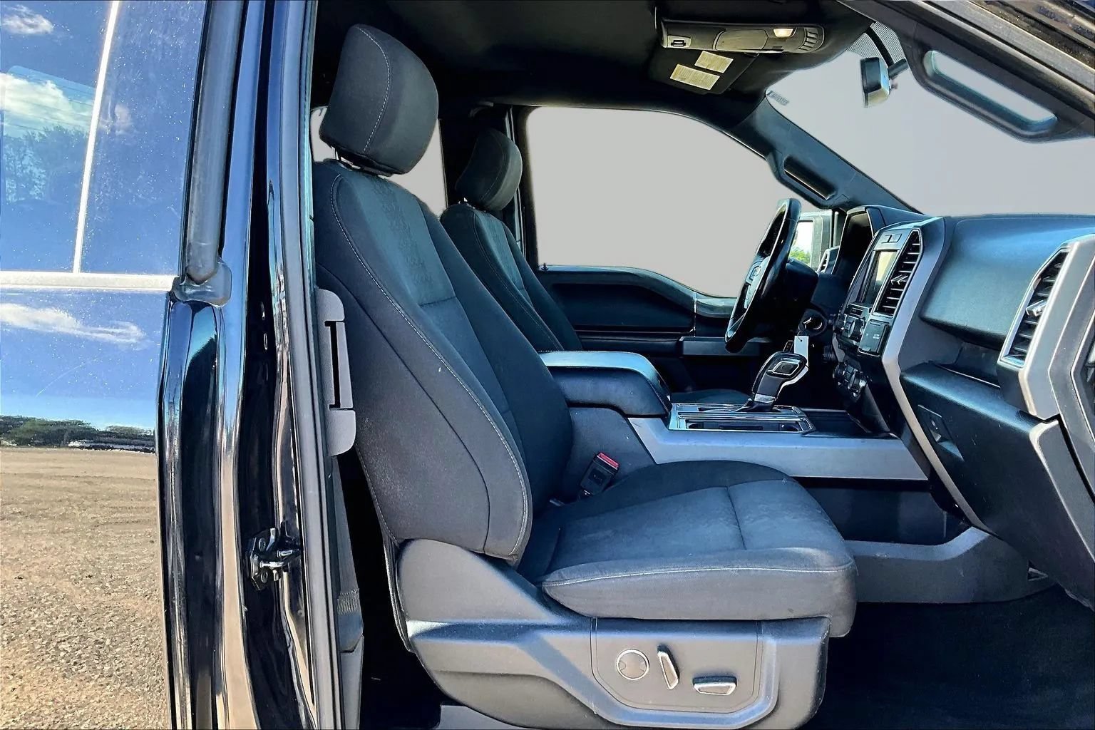 Used 2018 Ford F150 XLT w/ Equipment Group 302A Luxury AWD/4WD image 27