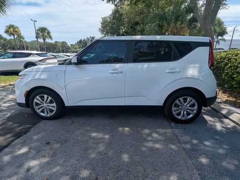 Used 2022 Kia Soul LX FWD image 4