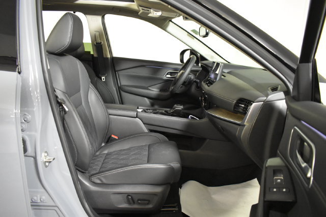 Certified 2026 Nissan Rogue Platinum w/ Platinum Premium Package AWD/4WD image 38