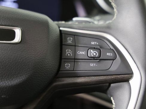 Used 2023 Jeep Grand Cherokee 4WD 4xe image 15