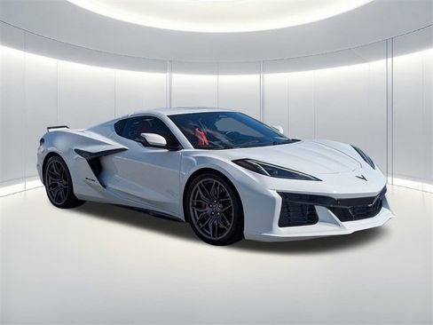 Used 2025 Chevrolet Corvette Z06 image 4