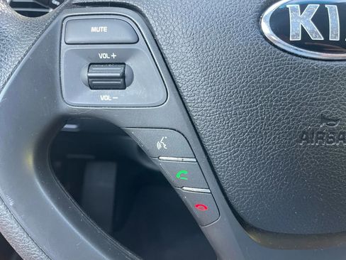 Used 2017 Kia Forte LX image 17