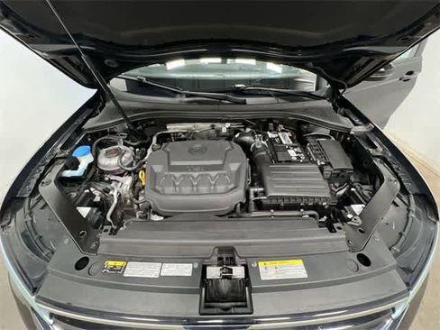 Certified 2022 Volkswagen Tiguan SE R-Line image 26