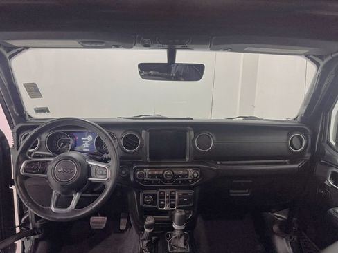 Used 2019 Jeep Wrangler Unlimited Sahara w/ Uconnect 4C Nav & Sound Group AWD/4WD image 3