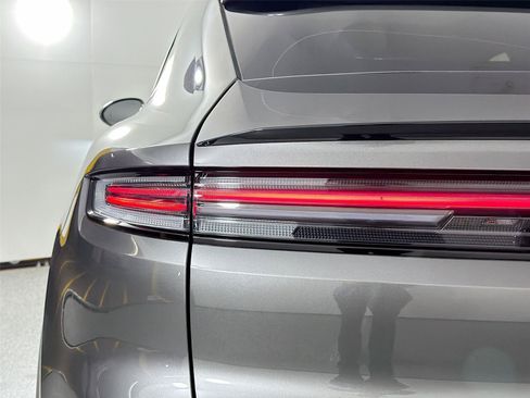 Used 2025 Porsche Cayenne Coupe AWD/4WD image 16